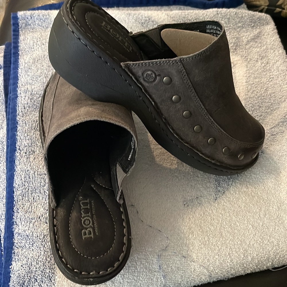 Born Majesty Gray Leather Studded Slip On Clogs Shoes Womens 7 M NEW WITHOUT BOX - Picture 3 of 6